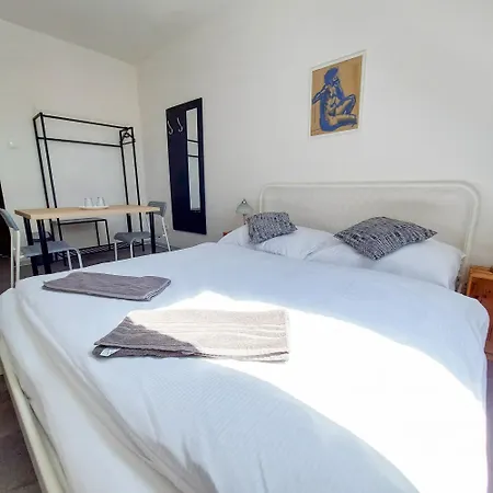 R2 Letna Rooftop Retreat Prague *