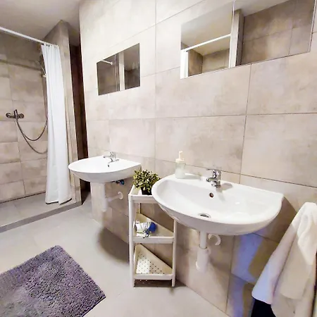 民宿 R2 Letna Rooftop Retreat Prague 布拉格