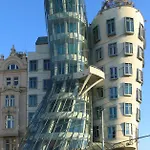 R2 Letna Rooftop Retreat Homestay *