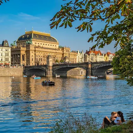 R2 Letna Rooftop Retreat Prag