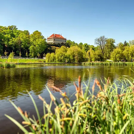 Rum i privatbostad R2 Letna Rooftop Retreat *