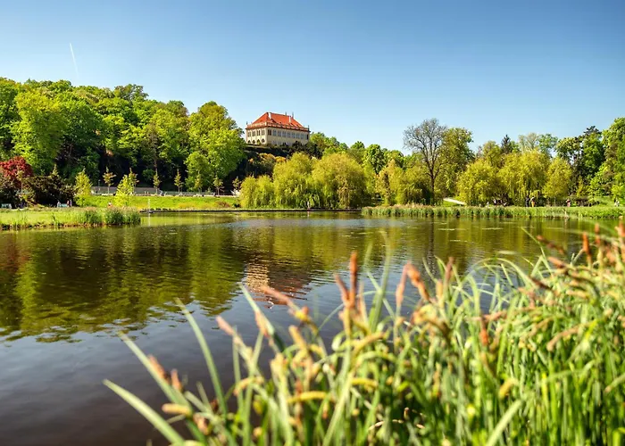 홈스테이 R2 Letna Rooftop Retreat *