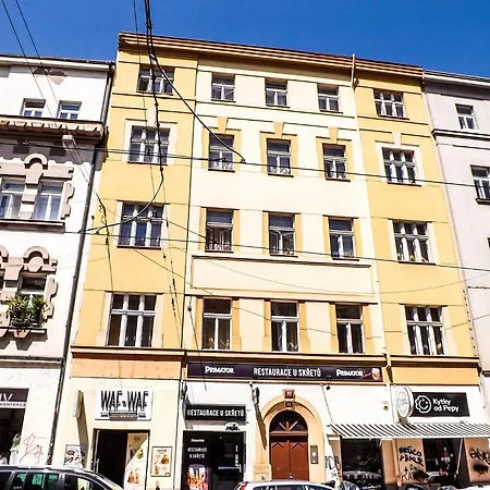 Quarto em Acomodações Particulares R2 Letná Rooftop Retreat Praga