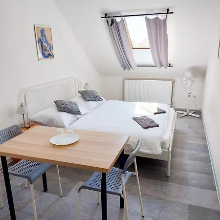 R2 Letná Rooftop Retreat Quarto em Acomodações Particulares *
