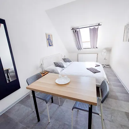 R2 Letna Rooftop Retreat * 프라하
